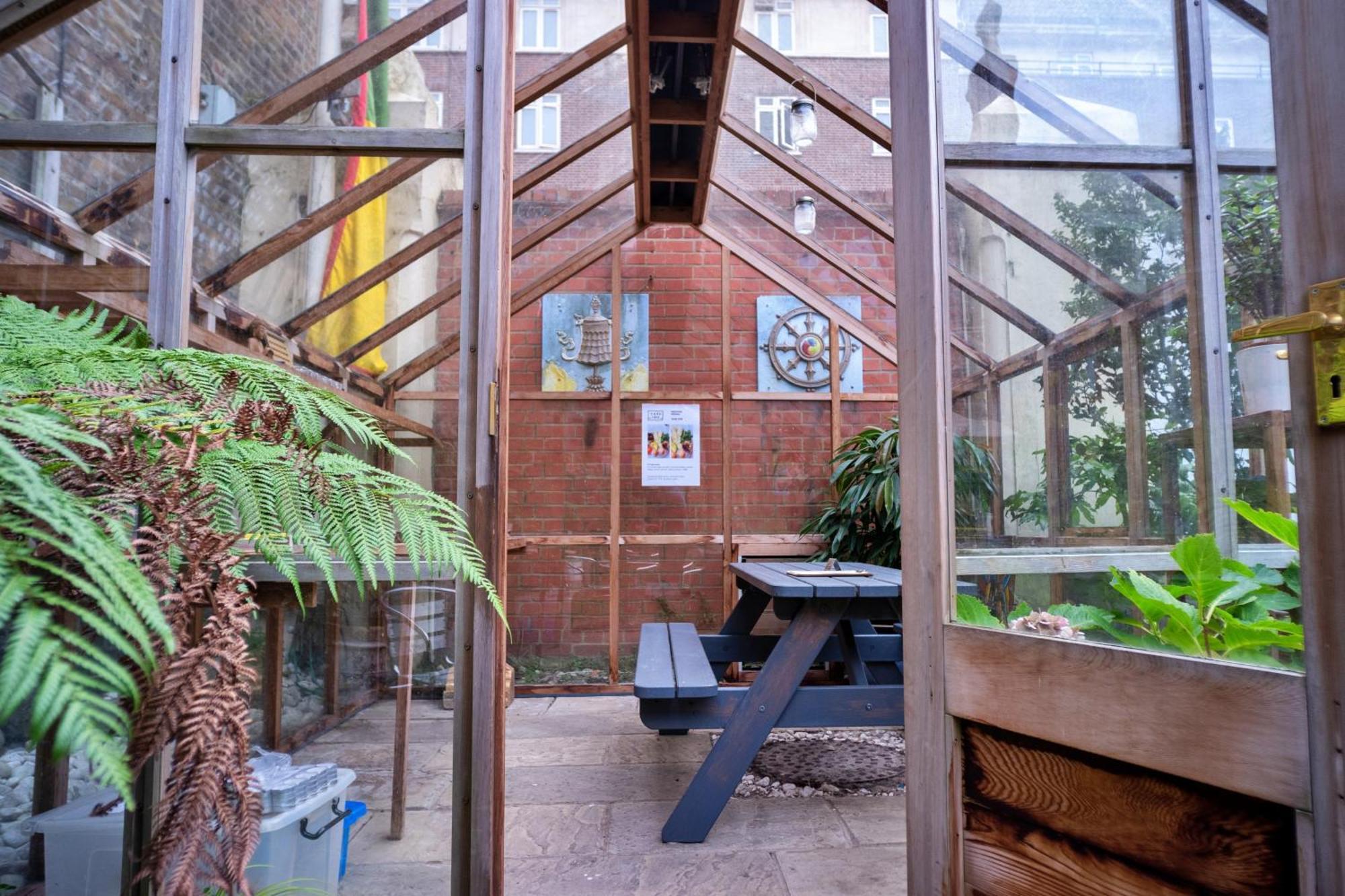 Lotus Guesthouse Londra Dış mekan fotoğraf