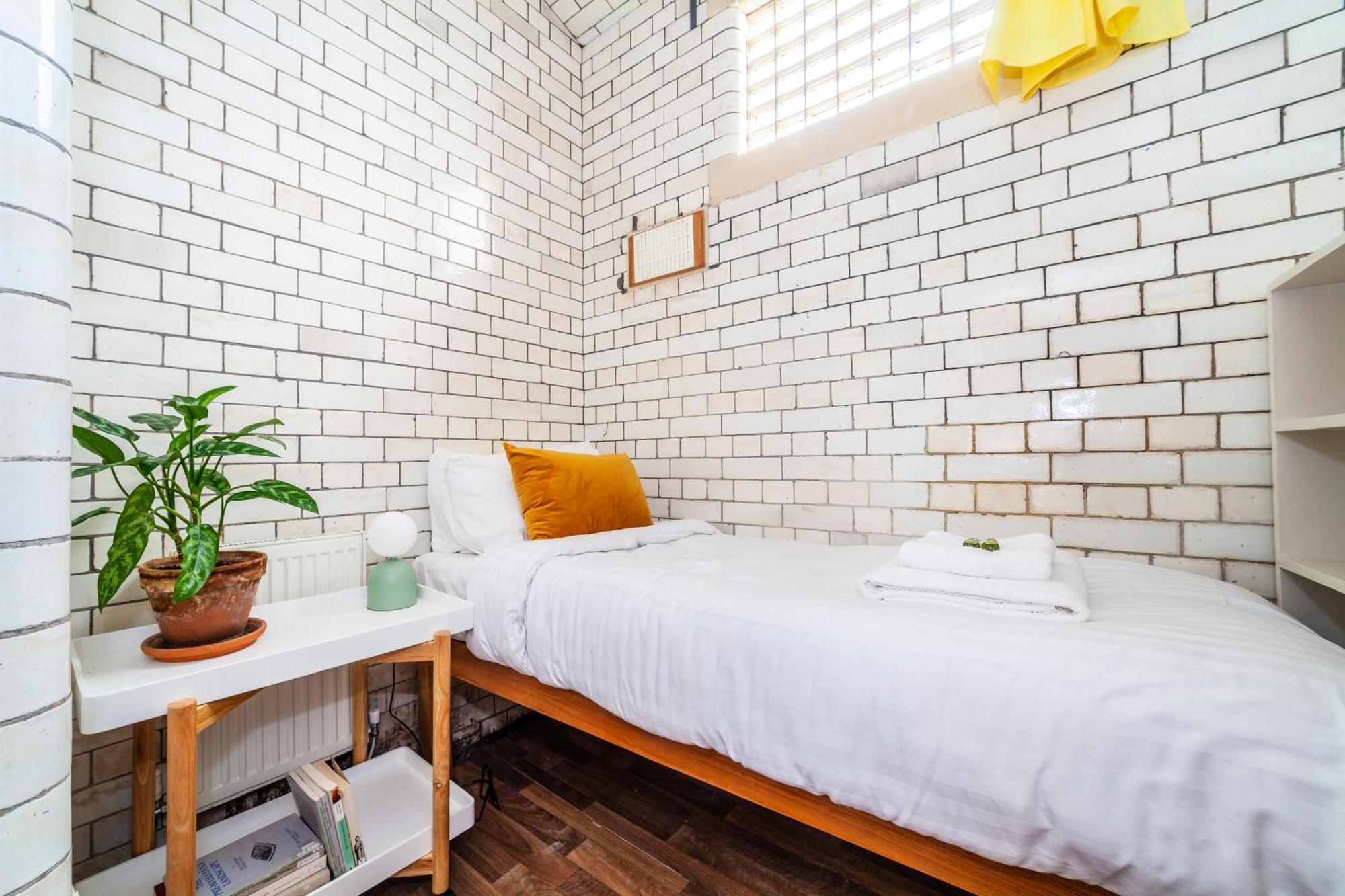 Lotus Guesthouse Londra Dış mekan fotoğraf