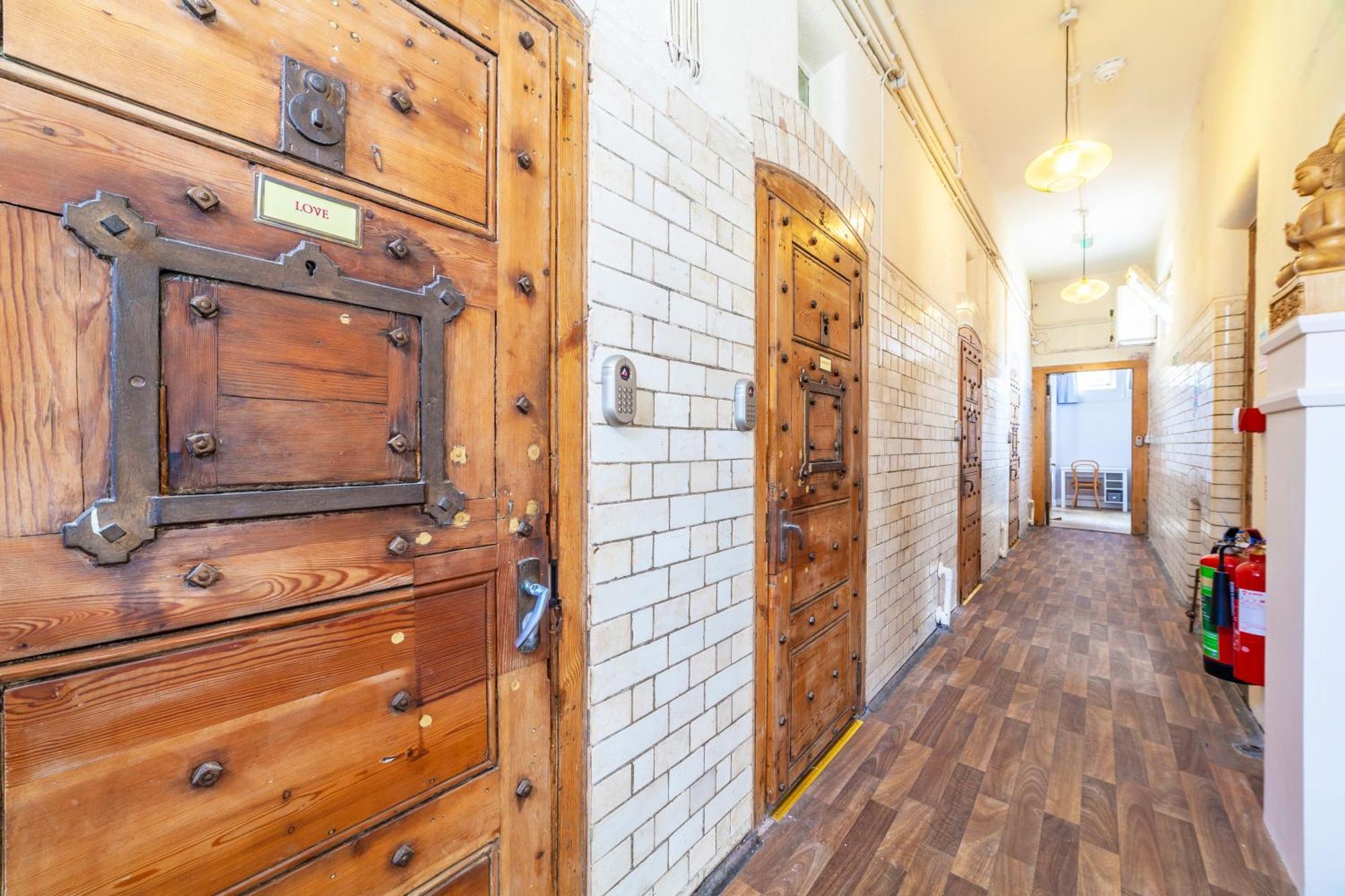 Lotus Guesthouse Londra Dış mekan fotoğraf